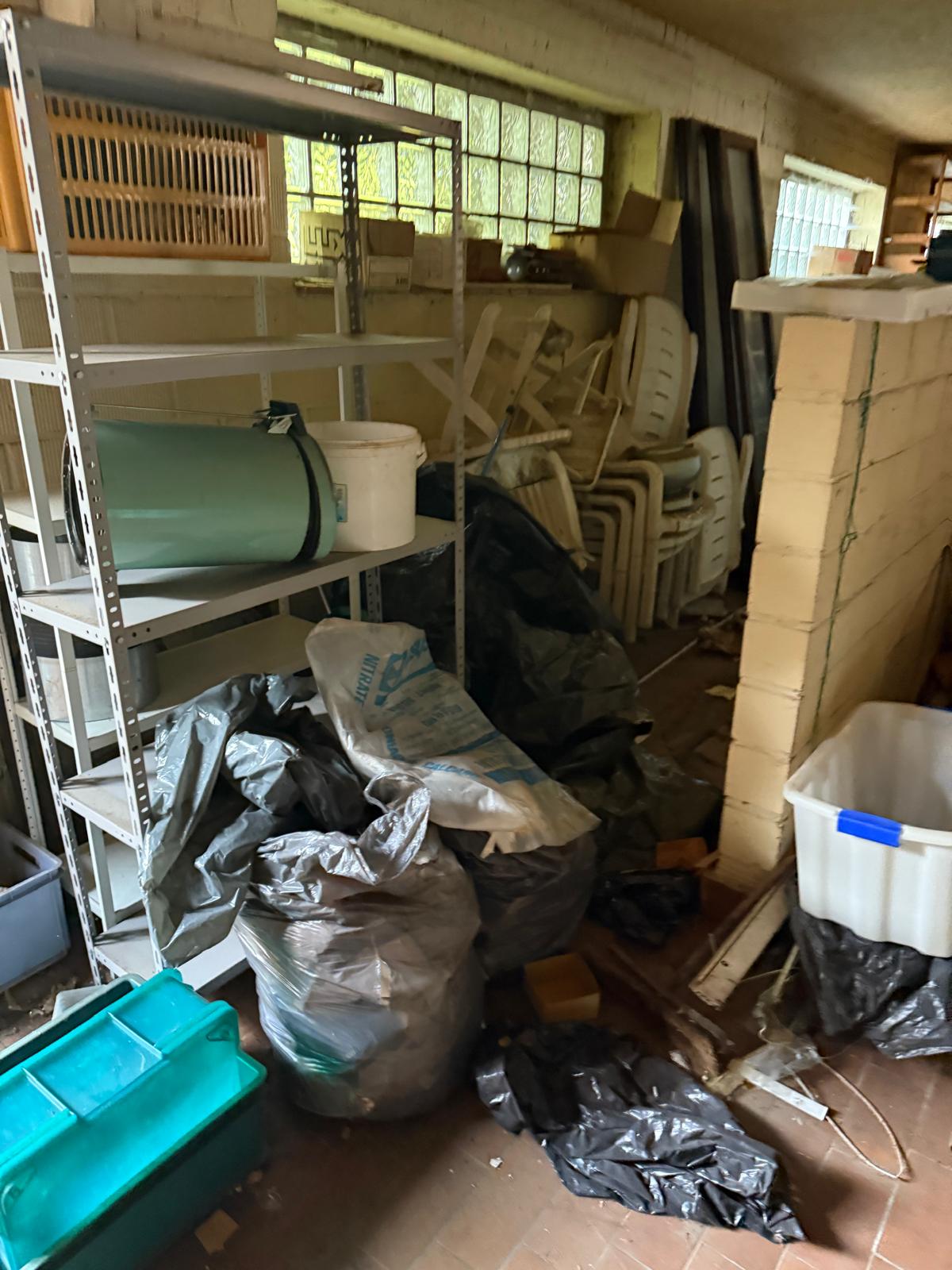 Complete antieke woonkamer inboedel met waardevolle meubels en decoraties opgekocht Sint-niklaas